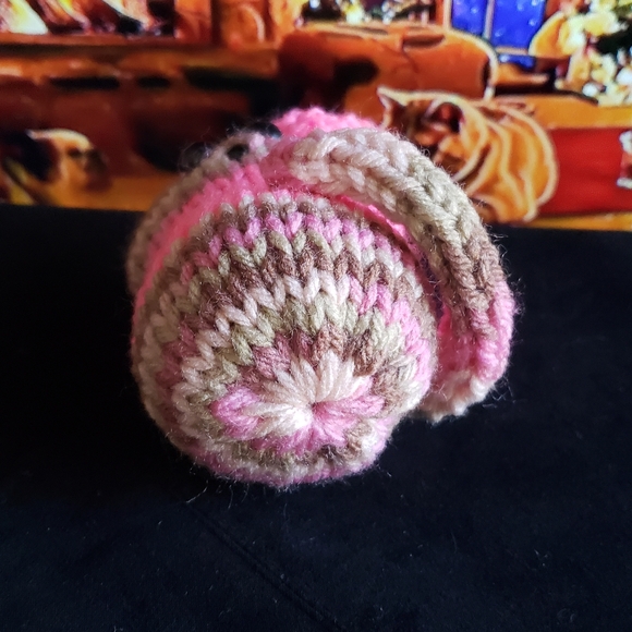 Cute handmade pink camo knit tiny kitty - Picture 4 of 5